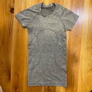 Lululemon size 0 top. Excellent condition. Gray